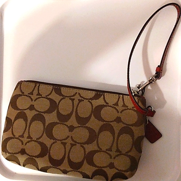 New COACH Park Signature Medium Clutch Wristlet ~True Red~ - Picture 16 of 16